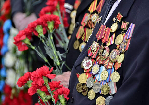 В Абхазии военнослужащие ЮВО поздравили с Днем Победы ветерана Великой Отечественной войны Артюх Филиппа