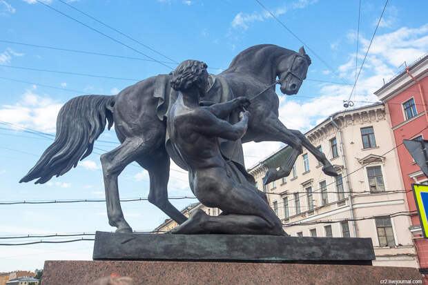 Одна из конных скульптур на Аничковом мосту. Санкт-Петербург 