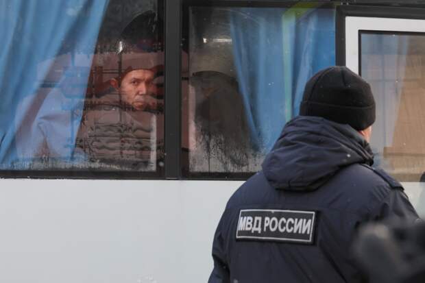 Полиция задержала сотни мигрантов после рейда по «Перекресткам»