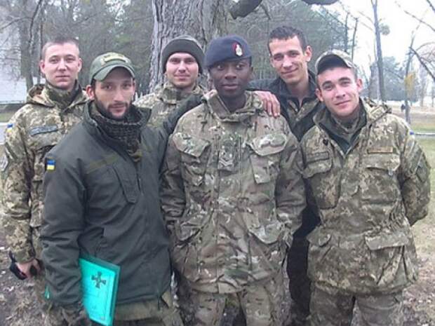 Боец Азова рассказал, сколько иностранцы платят за стрельбу по «сепарам»