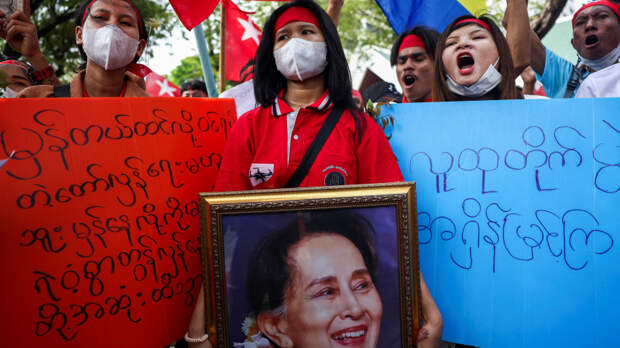 Туристам в Таиланде рекомендовали скромно одеваться во время траура