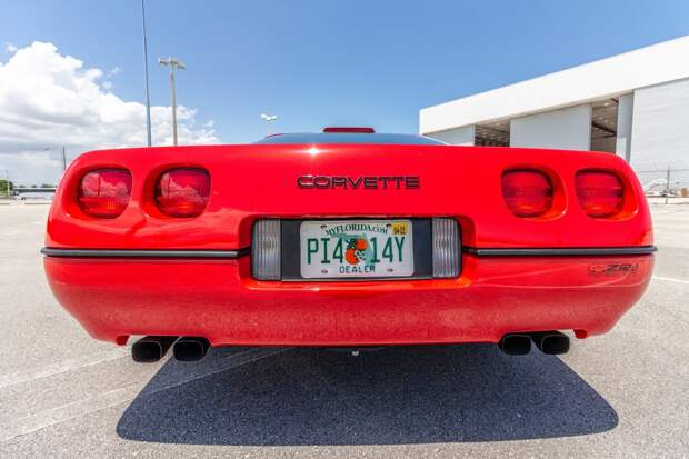 Chevrolet Corvette ZR-1 1990 года в идеальном состоянии