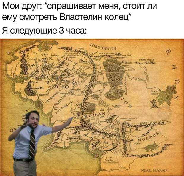 парень объясняет у доски с бумагами