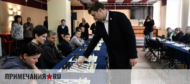 Гроссмейстер Сергей Карякин дал сеанс одновременной игры в Красногвардейском районе