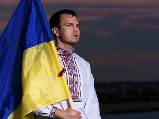 Логика украинцев 30+. "мои прадеды воевали в УПА и Красной Армии за Украину и они герои - в чем противоречие"+Видео
