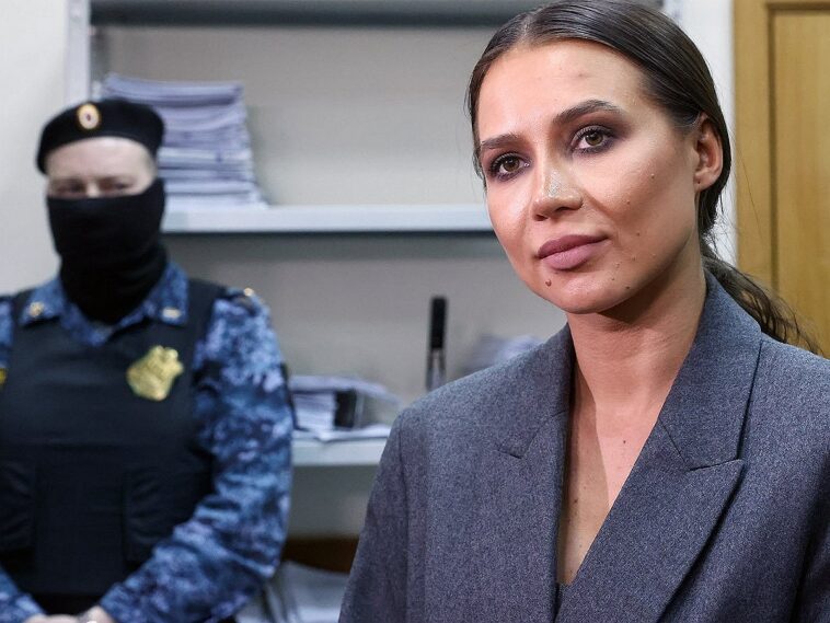 Со счета блогера Лерчек и ее мужа сняли арест