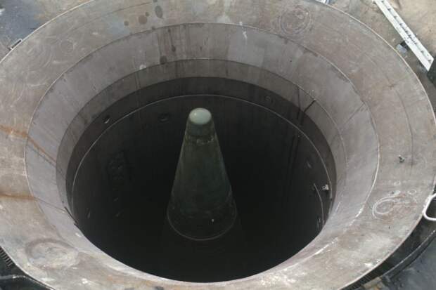 Пассажир авиалайнера снял полет баллистической ракеты Ирана