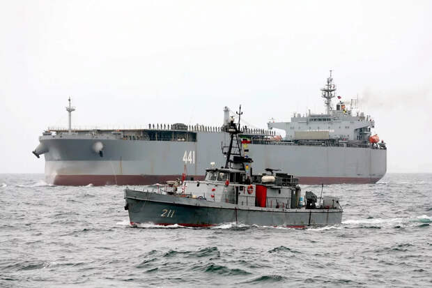 WSJ: Иран сохранил большинство кораблей для контроля над Ормузом