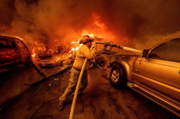 Los Angeles Under Siege as New Fire Burns in Hollywood Hills