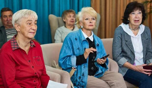 Проект «Московское долголетие» научит старшее поколение пользоваться нейросетями в повседневной жизни