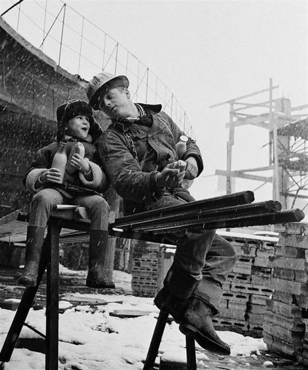 Короткий перекус и школьные новости. Москва, 1965 год. Короткий перекус и школьные новости. Москва, 1965 год.