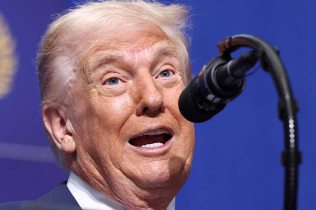 Трамп продлил введенные Байденом санкции против России