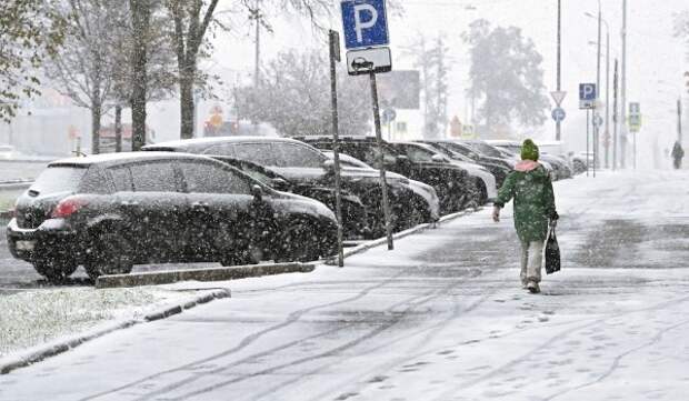 Почти 900 участков хаотичной парковки устранили в Москве в 2025 году