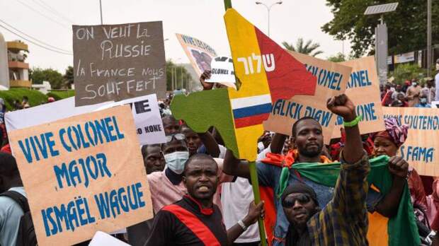 Российские политические РЭБы глушат американский голос в Африке