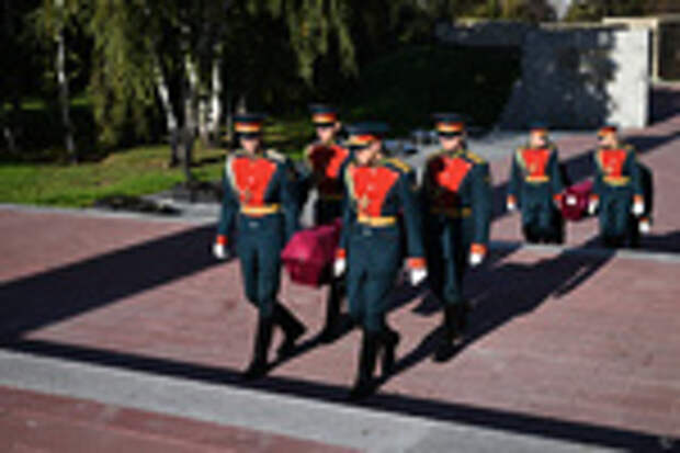 Воинские почести красноармейцев в Барнауле / Фото: barnaul.org