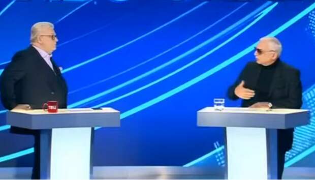 Вы знали, что чаще всего фразу "География это судьба" повторяют артисты "Квартала-95", в одночасье оказавшиеся в начальственных кабинетах - в зеленом, карго и Brioni?-8