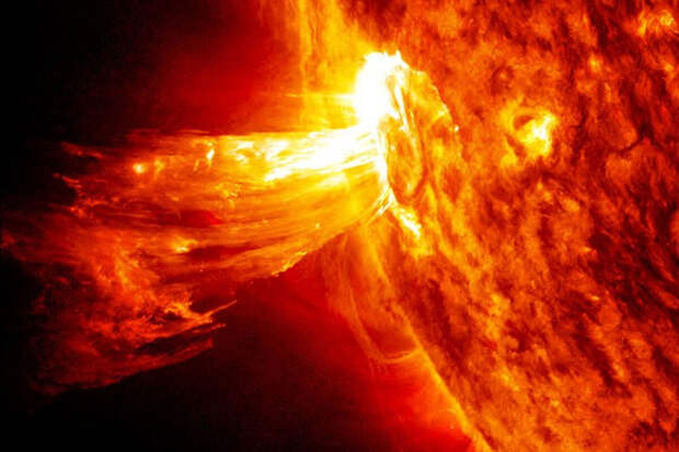 Назаров: плазменное облако пролетело мимо Земли