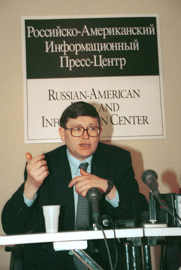 Неверов В.И. во время пресс-конференции, 1994 г.