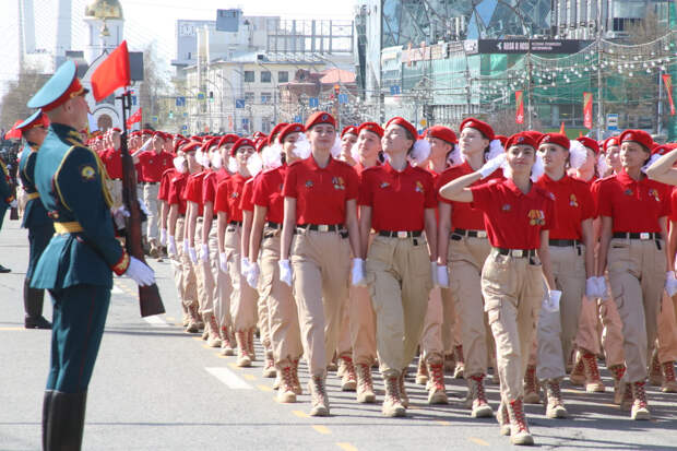 Впервые юнармейцы Луганской Народной республики приняли участие  в Параде Победы в Новосибирске