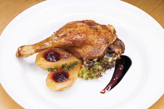 Мандарины, гуси, поросята и крабы: сколько стоит новогодний пир