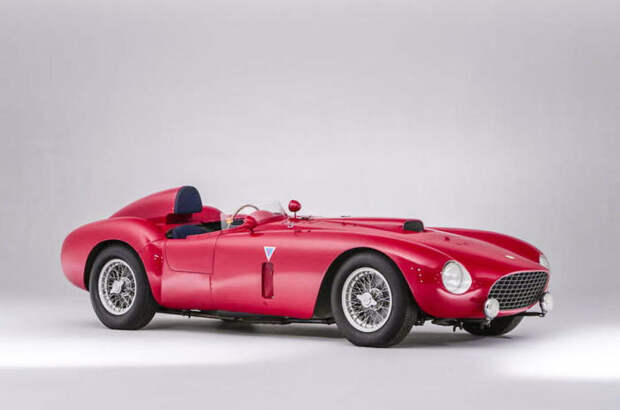 Гоночный Ferrari 375-Plus Spider Competizione, который занял второе место на гонке Милле Милья в 1954 году. | Фото: autocar.co.uk.