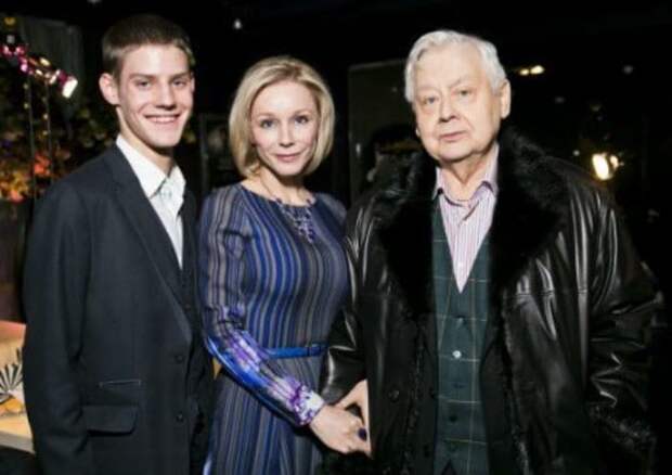 Олег Табаков с женой Мариной Зудиной и сыном Павлом | Фото: uznayvse.ru