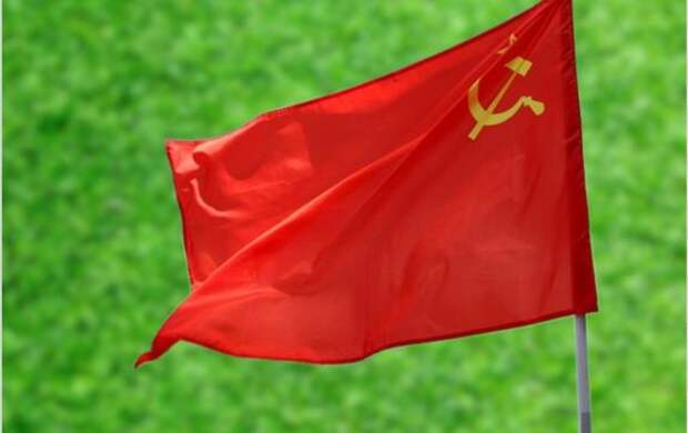 Красный флаг революции. Знамя революции. Красные коммунистические знамена. Флаг коммунистов.