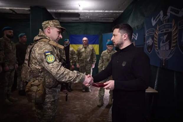 «Деньги остались только на армию»: Украинский кабмин отказался поднимать