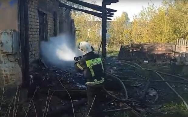 В Шуйском районе у окна сгоревшего дома пожарные нашли тела двух человек