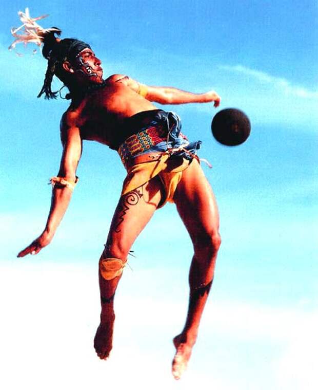 Примерно так играли в мяч древние индейцы
