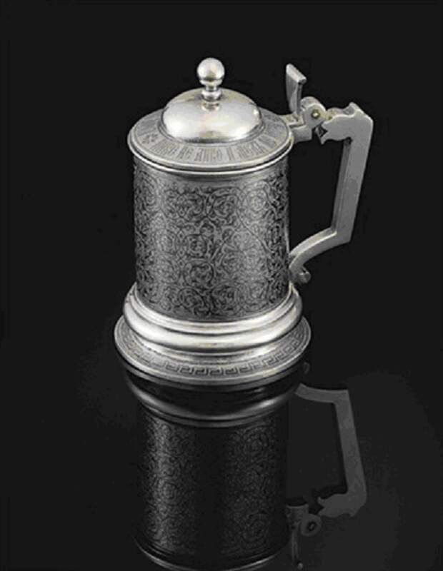 Кружка с крышкой. Серебро с золочением и чернением, 1888 г. Кружка с крышкой. Серебро с золочением и чернением, 1888 г.