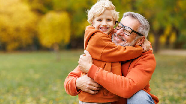 Общение с внуками помогает пожилым людям сохранить здоровье