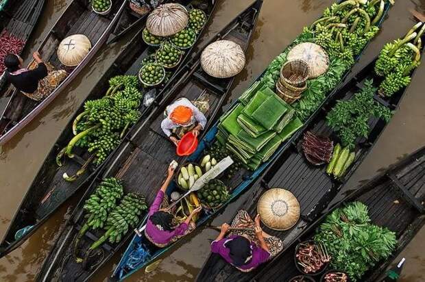 Рынки на воде в Индонезии (18 фото)