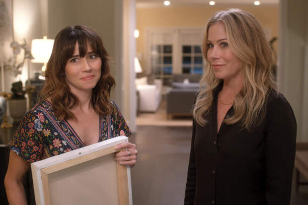 Christina Applegate and Linda Cardellini, Dead to Me