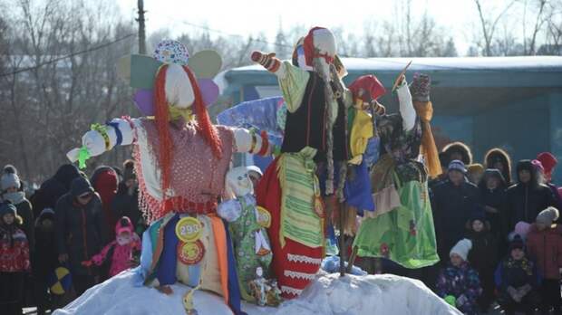 Масленичные чучела / Фото: amic.ru