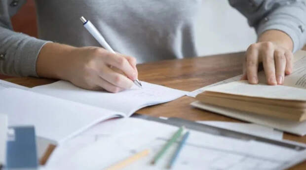 Помощницу учителя в Техасе арестовали за совращение 16-летнего школьника в машине