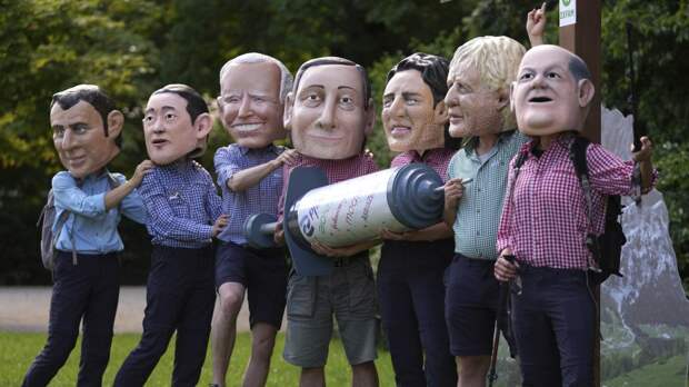 Джонсон призвал лидеров G7 обнажить грудь, чтобы выглядеть круче Путина