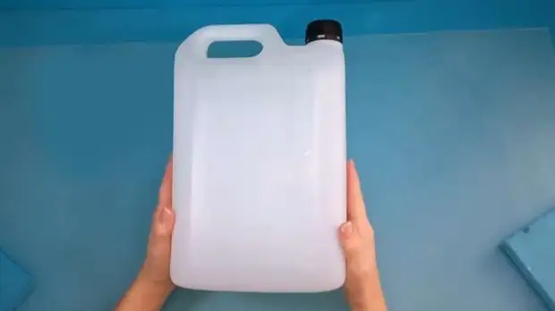 Пластиковая канистра пригодится в хозяйстве! Прелестная вещица для дома ...