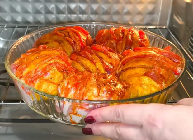 Идеальное сочетание! Картошка с чесноком, от которой невозможно оторваться: секрет в особой заправке