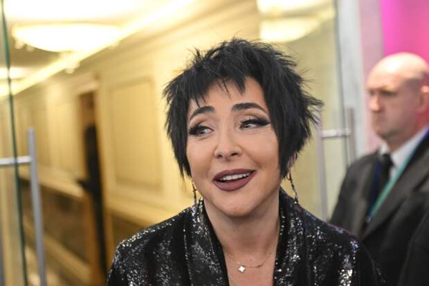 Столкнувшаяся с бойкотом зрителей Лолита повысила гонорар на миллионы рублей