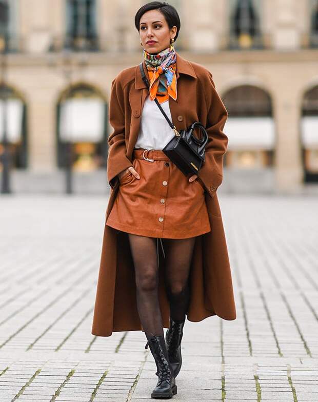 miniskirt_with_tights_and_flat_boots