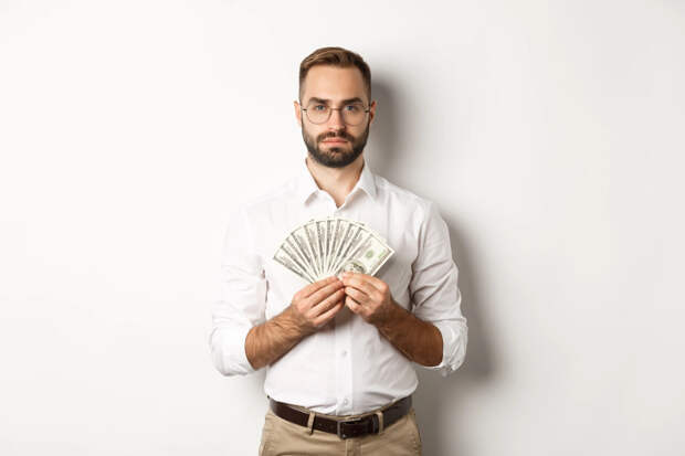 Ученые назвали ранним симптомом деменции проблемы с деньгами: проверь себя