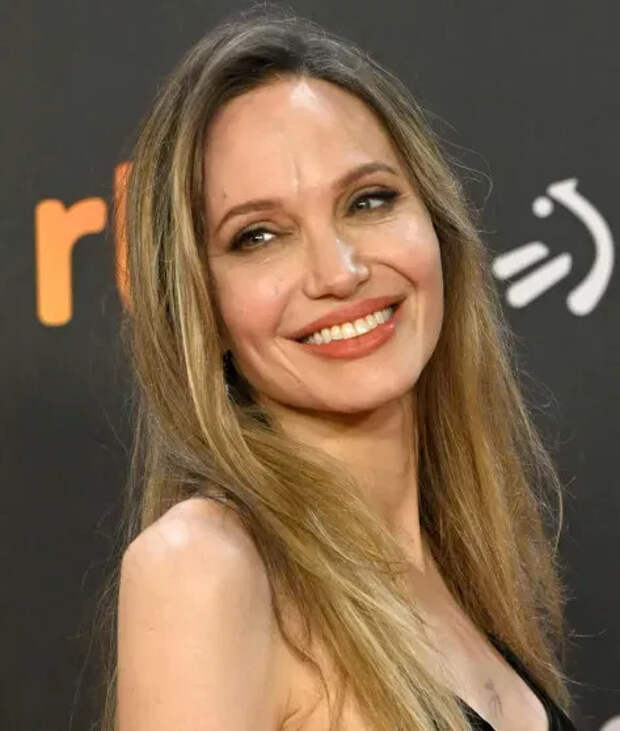 Анджелина Джоли