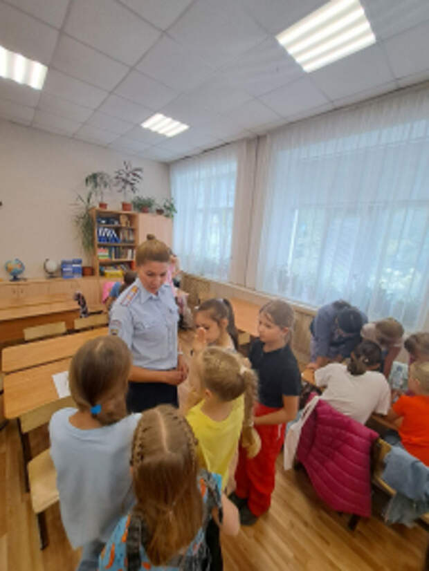 В Самаре полицейские провели профилактическое мероприятие для юных посетителей областной детской библиотеки