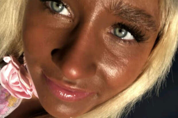 Mirror: британка получила зависимость от солярия и не может перестать туда ходить