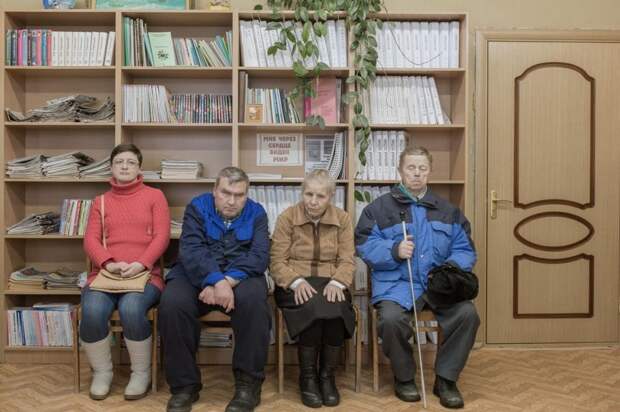 Вот как выглядит обычный день на улице слепых в городе Ермолино