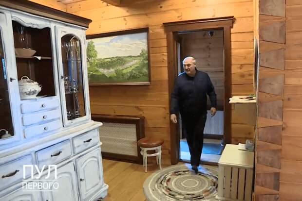 Александр Лукашенко показал свой «любимый дворец». В нём он жил с сыном Колей (фото)