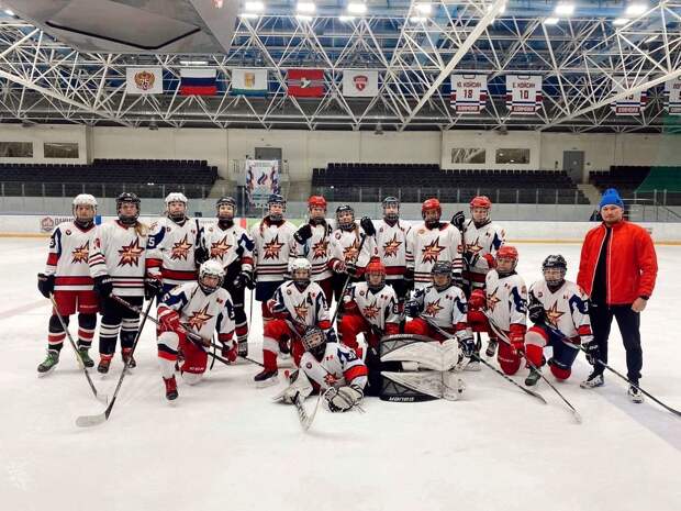 Воспитанницы школы хоккея «Ижсталь» взяли серебро на межрегиональном турнире