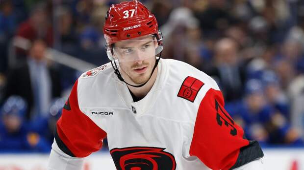 Гол Свечникова помог «Каролине» победить «Юту», дубль Михеева не спас «Чикаго» от поражения в матче с «Сент-Луисом»