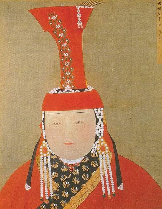 Высокий красный головной убор как женскую корону носила ещё любимая жена Чингиз-хана.